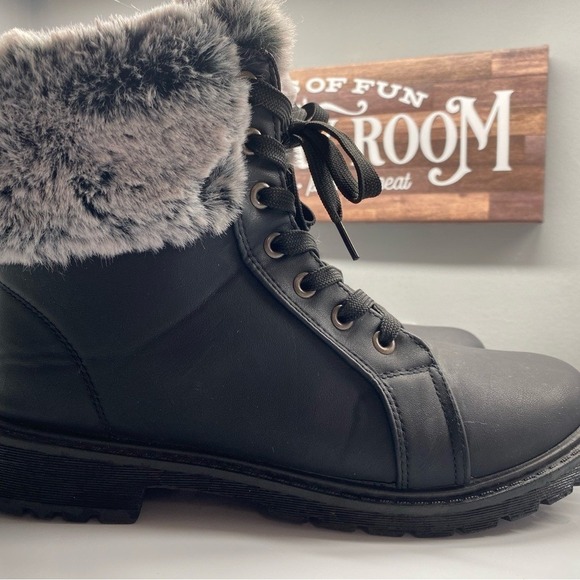 None Shoes - Women's Black Fur-Lined Ankle Combat Boots Size 10 J